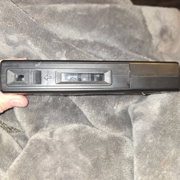 Vintage Concord 110 EF Film Camera w/ Built in Flash Point‎ & Shoot Black - Picture 5 of 6